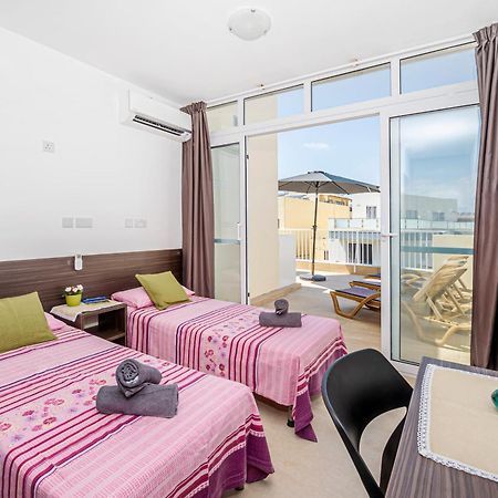 Summer Breeze Penthouse With Private Hot Tub & Terrace With Panoramic Views, By Getawaysmalta Mellieħa Kültér fotó