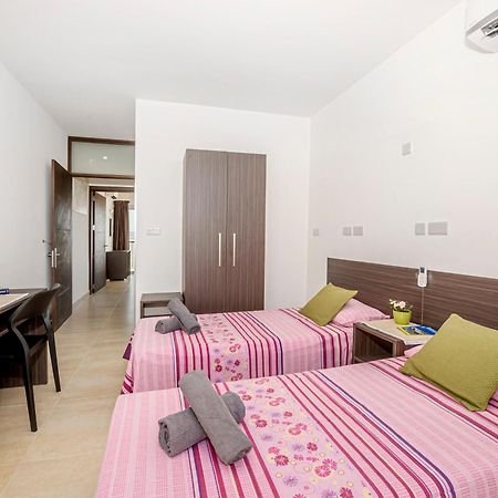 Summer Breeze Penthouse With Private Hot Tub & Terrace With Panoramic Views, By Getawaysmalta Mellieħa Kültér fotó