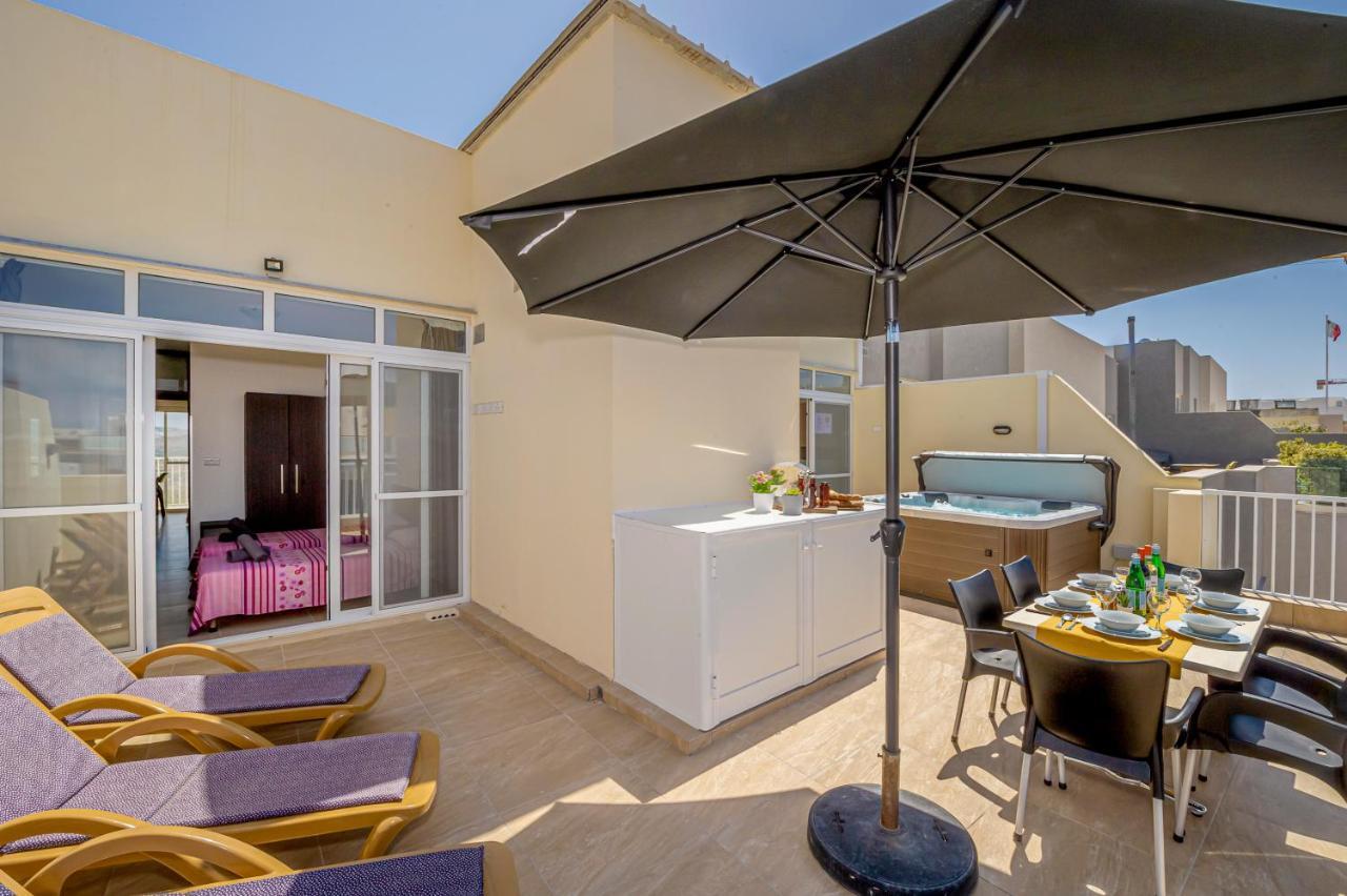Summer Breeze Penthouse With Private Hot Tub & Terrace With Panoramic Views, By Getawaysmalta Mellieħa Kültér fotó
