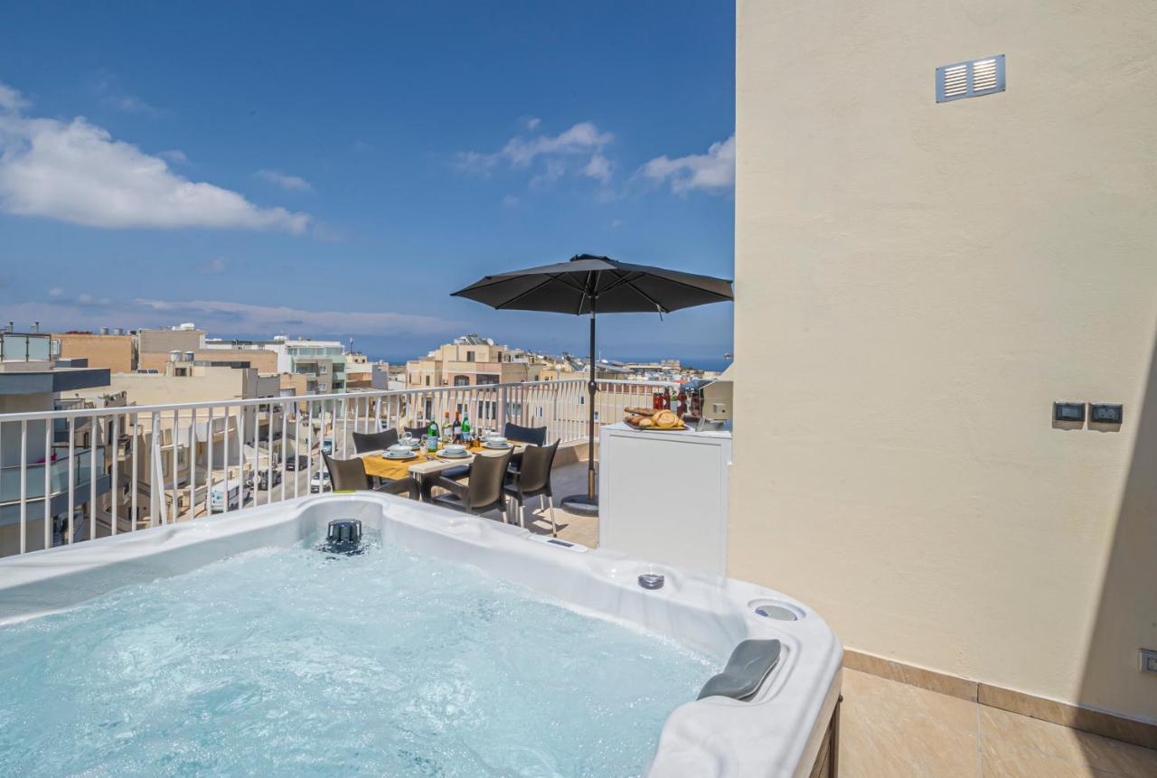 Summer Breeze Penthouse With Private Hot Tub & Terrace With Panoramic Views, By Getawaysmalta Mellieħa Kültér fotó
