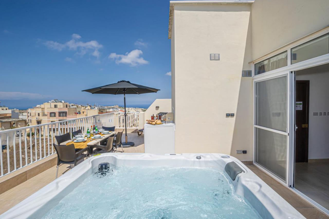 Summer Breeze Penthouse With Private Hot Tub & Terrace With Panoramic Views, By Getawaysmalta Mellieħa Kültér fotó