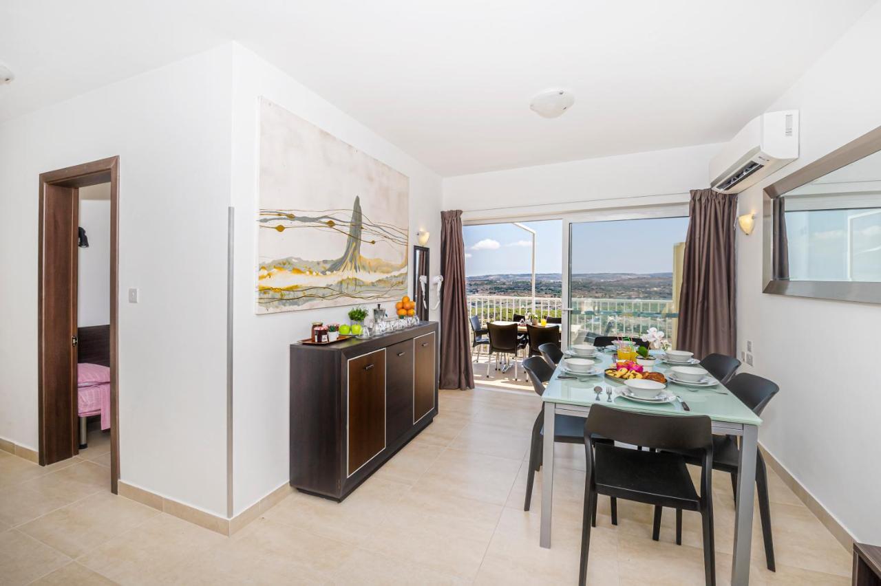 Summer Breeze Penthouse With Private Hot Tub & Terrace With Panoramic Views, By Getawaysmalta Mellieħa Kültér fotó
