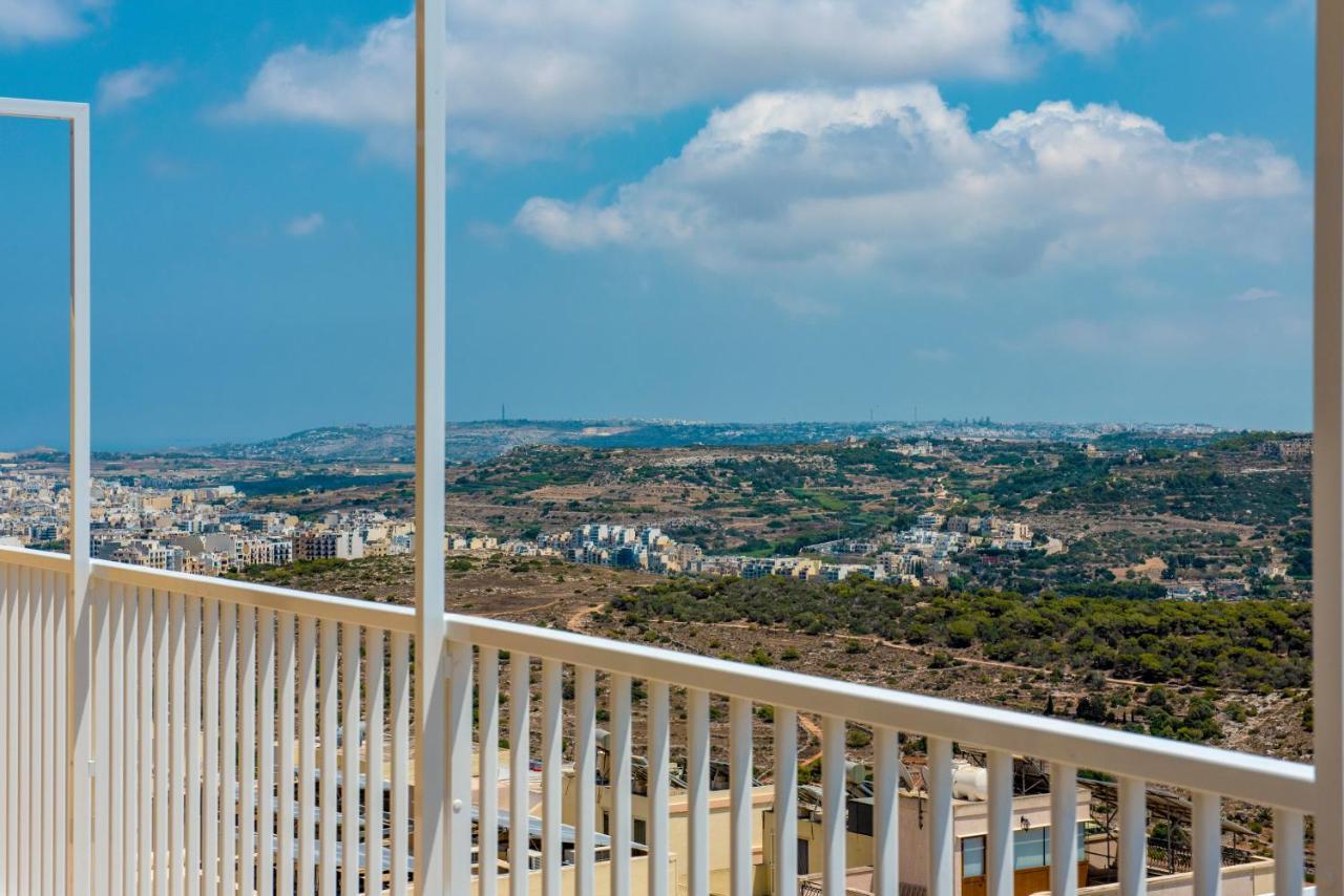 Summer Breeze Penthouse With Private Hot Tub & Terrace With Panoramic Views, By Getawaysmalta Mellieħa Kültér fotó
