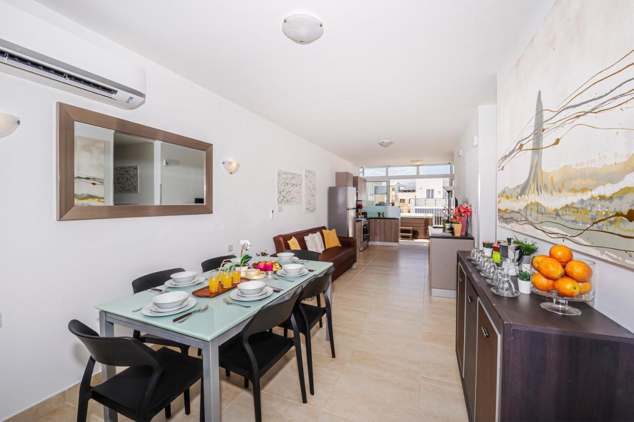 Summer Breeze Penthouse With Private Hot Tub & Terrace With Panoramic Views, By Getawaysmalta Mellieħa Kültér fotó