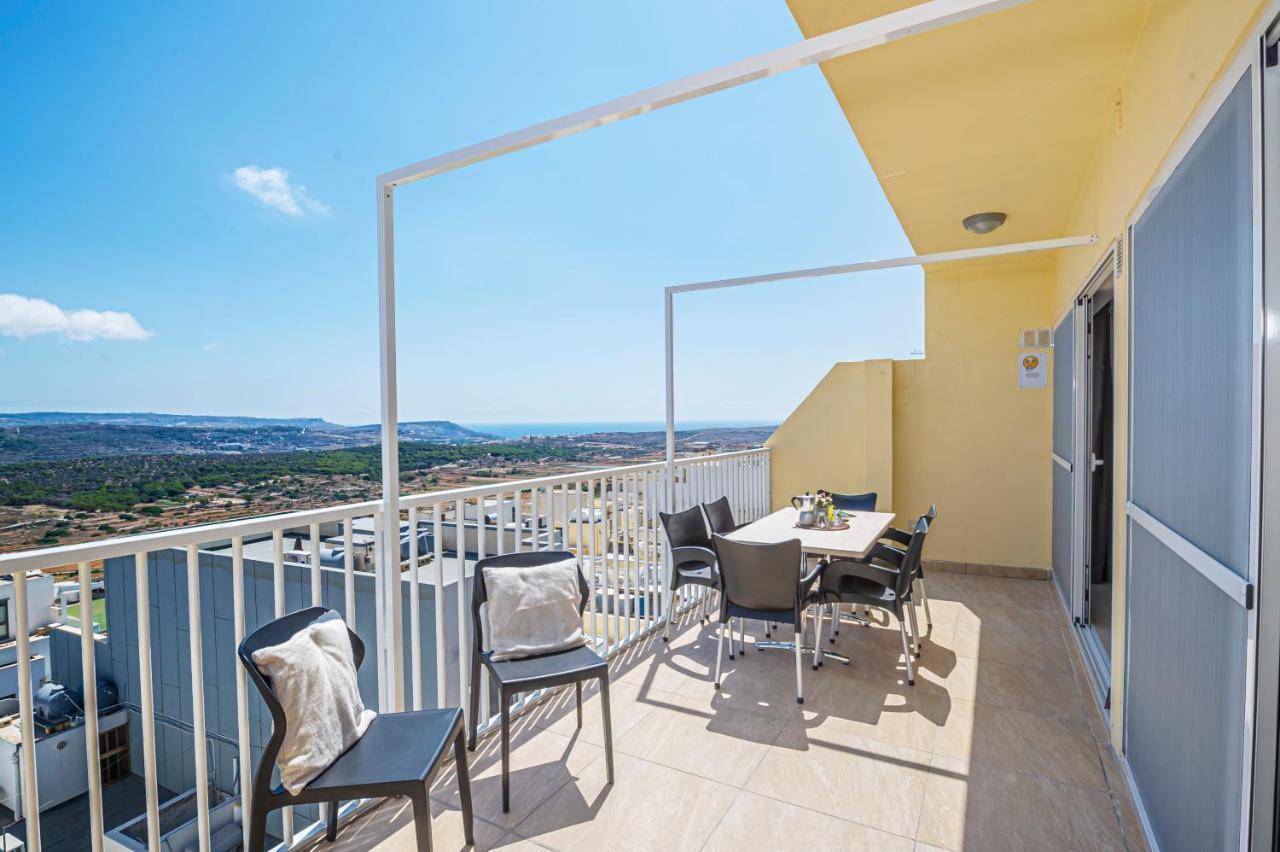 Summer Breeze Penthouse With Private Hot Tub & Terrace With Panoramic Views, By Getawaysmalta Mellieħa Kültér fotó