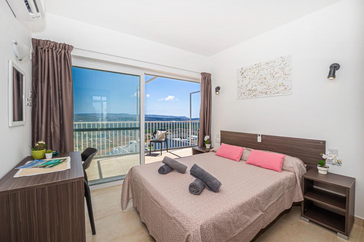 Summer Breeze Penthouse With Private Hot Tub & Terrace With Panoramic Views, By Getawaysmalta Mellieħa Kültér fotó