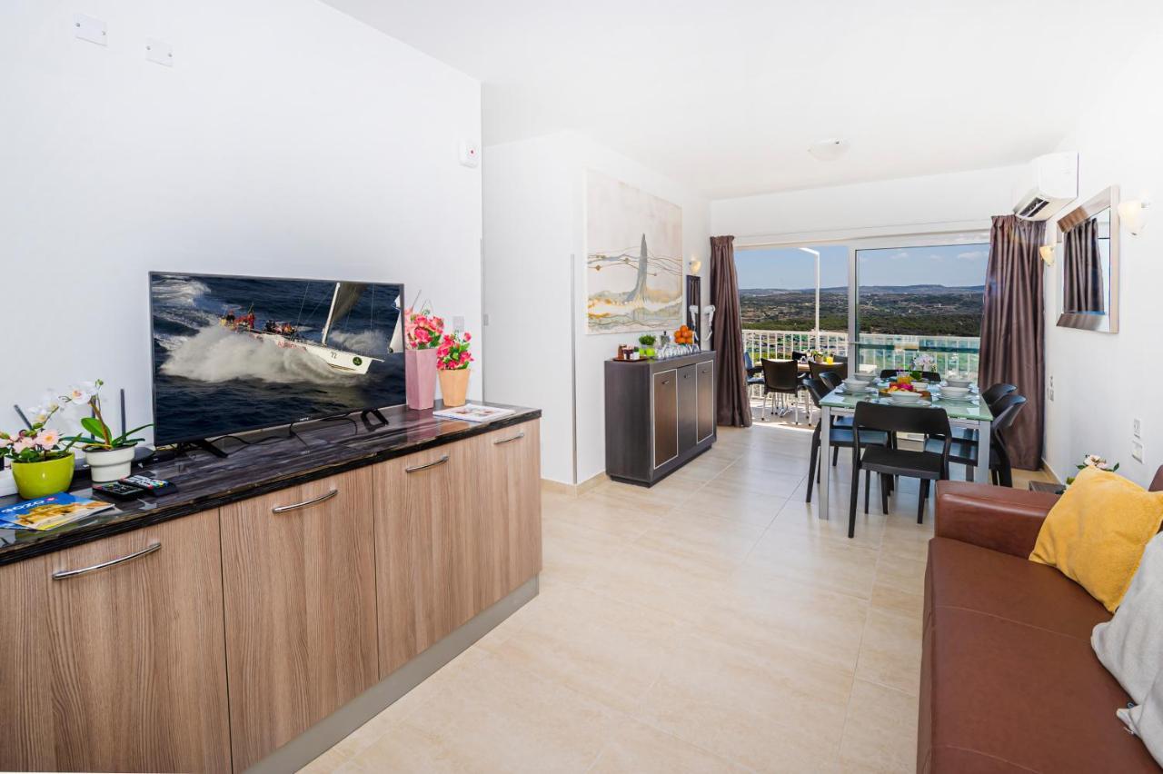 Summer Breeze Penthouse With Private Hot Tub & Terrace With Panoramic Views, By Getawaysmalta Mellieħa Kültér fotó