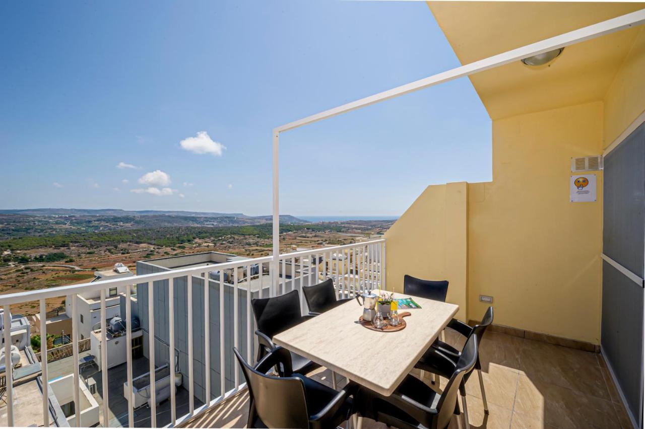 Summer Breeze Penthouse With Private Hot Tub & Terrace With Panoramic Views, By Getawaysmalta Mellieħa Kültér fotó