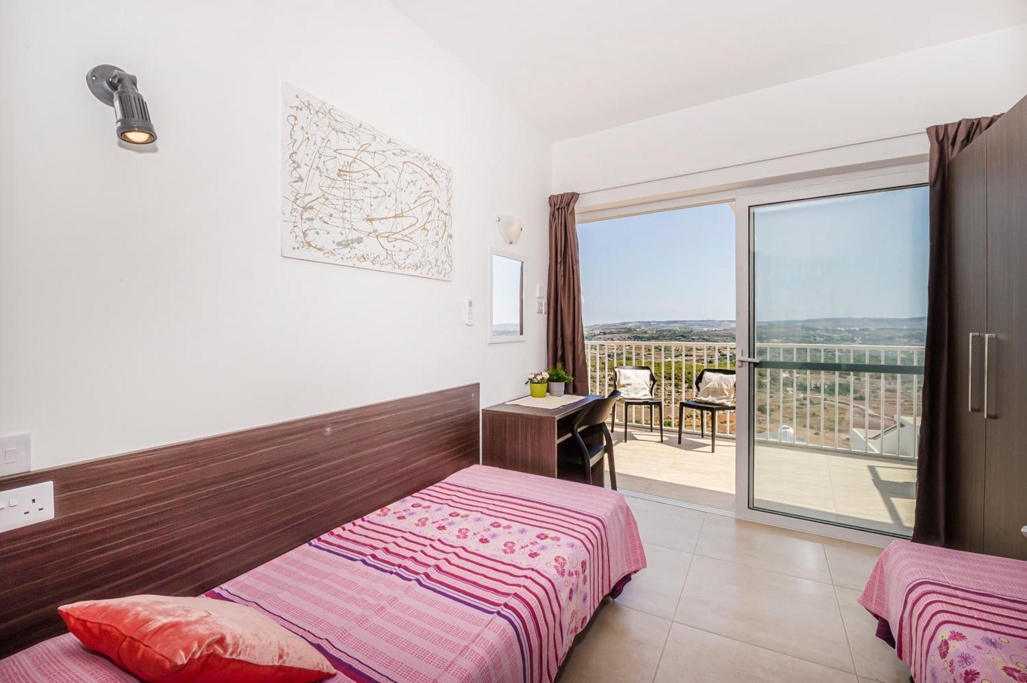 Summer Breeze Penthouse With Private Hot Tub & Terrace With Panoramic Views, By Getawaysmalta Mellieħa Kültér fotó
