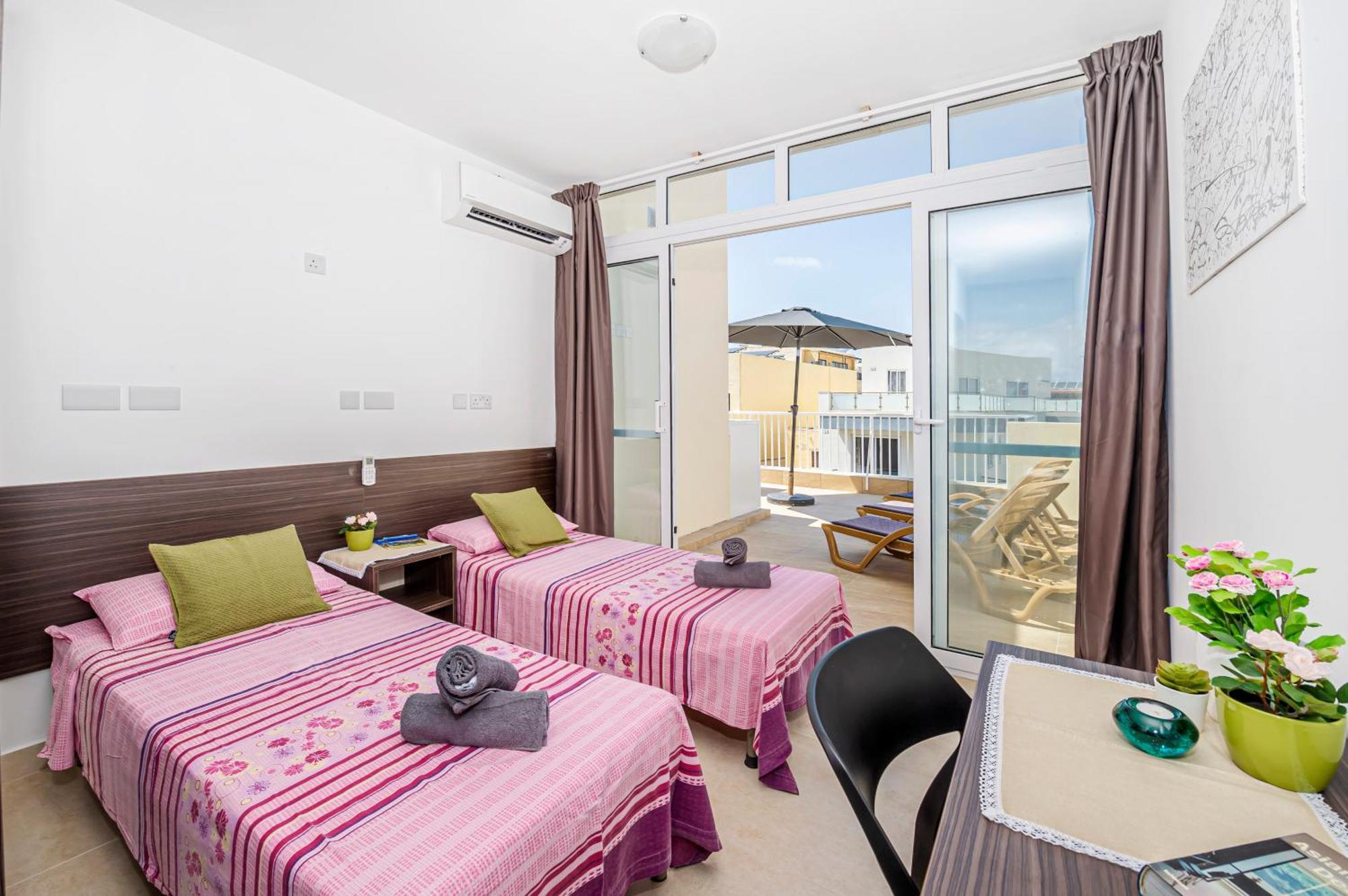 Summer Breeze Penthouse With Private Hot Tub & Terrace With Panoramic Views, By Getawaysmalta Mellieħa Kültér fotó