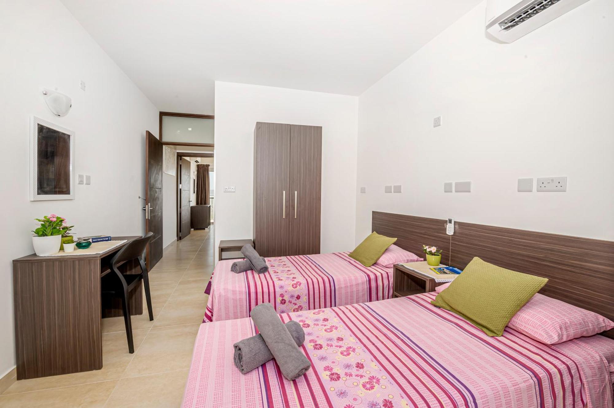 Summer Breeze Penthouse With Private Hot Tub & Terrace With Panoramic Views, By Getawaysmalta Mellieħa Kültér fotó