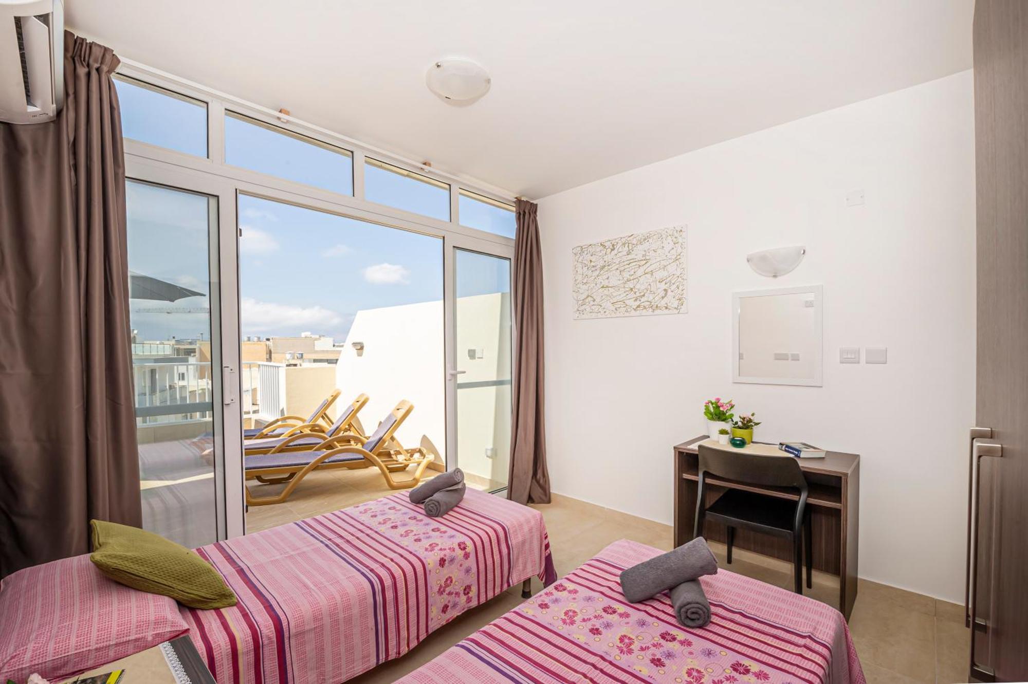 Summer Breeze Penthouse With Private Hot Tub & Terrace With Panoramic Views, By Getawaysmalta Mellieħa Kültér fotó